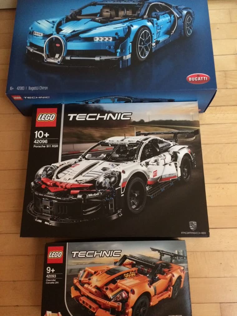 LEGO Technic Bugatti Chiron and Porsche 911 RSR sets